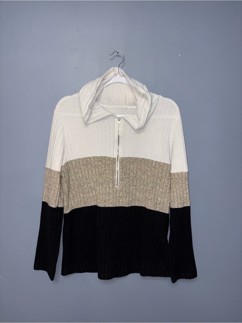 SHEIN • White Hooded Quarter Zip Sweater